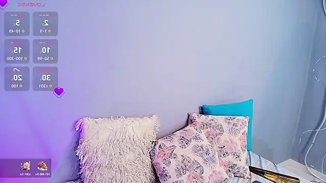 NaomiQueents online show from 11.27.25