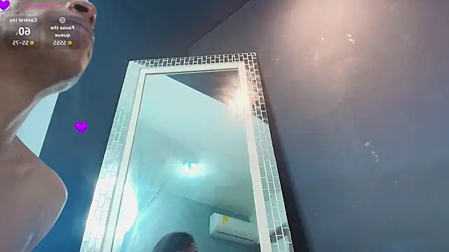 NaomiQueents online show from 11.28.25