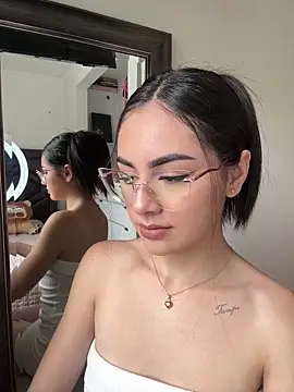 Snapshot of IslaCole chatting on 01.05.26 IslaCole online show from 01.05.26