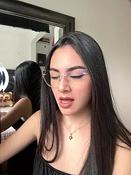 Snapshot of IslaCole chatting on 01.07.26 IslaCole online show from 01.07.26