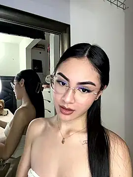 Snapshot of IslaCole chatting on 01.09.26 IslaCole online show from 01.09.26