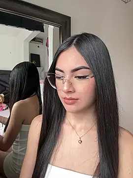 Snapshot of IslaCole chatting on 01.12.26 IslaCole online show from 01.12.26