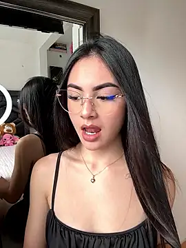 Snapshot of IslaCole chatting on 01.14.26 IslaCole online show from 01.14.26