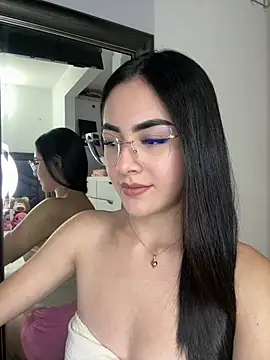 Snapshot of IslaCole chatting on 02.03.26 IslaCole online show from 02.03.26