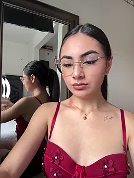 Snapshot of IslaCole chatting on 02.03.26 IslaCole online show from 02.03.26