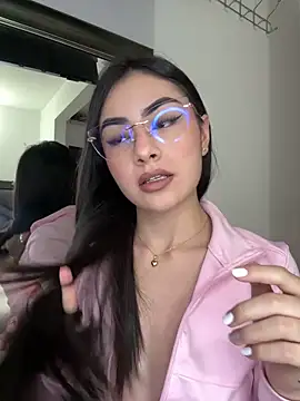 Snapshot of IslaCole chatting on 02.04.26 IslaCole online show from 02.04.26