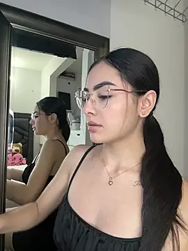 Snapshot of IslaCole chatting on 02.05.26 IslaCole online show from 02.05.26