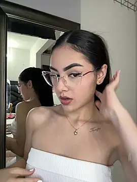 Snapshot of IslaCole chatting on 02.07.26 IslaCole online show from 02.07.26