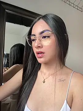 Snapshot of IslaCole chatting on 02.10.26 IslaCole online show from 02.10.26