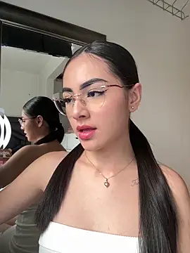 Snapshot of IslaCole chatting on 02.11.26 IslaCole online show from 02.11.26