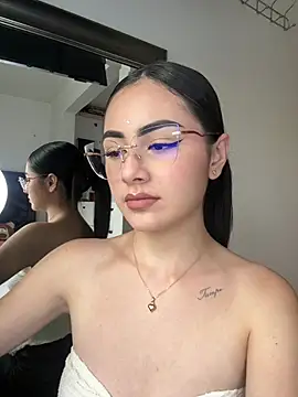 Snapshot of IslaCole chatting on 02.12.26 IslaCole online show from 02.12.26