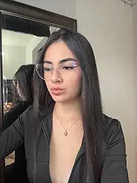 Snapshot of IslaCole chatting on 02.19.26 IslaCole online show from 02.19.26