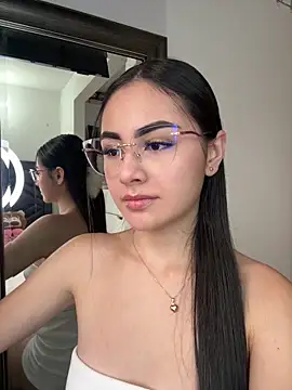 Snapshot of IslaCole chatting on 03.09.26 IslaCole online show from 03.09.26