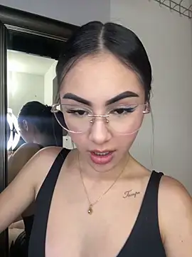 Snapshot of IslaCole chatting on 03.10.26 IslaCole online show from 03.10.26