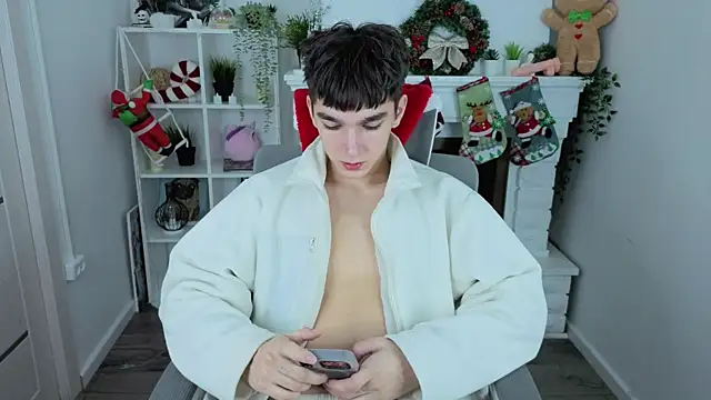 Snapshot of YamiTwink chatting on 12.16.25 YamiTwink online show from 12.16.25