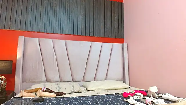 Snapshot of Emma_Kiut_ chatting on 12.18.25 Emma Kiut online show from 12.18.25