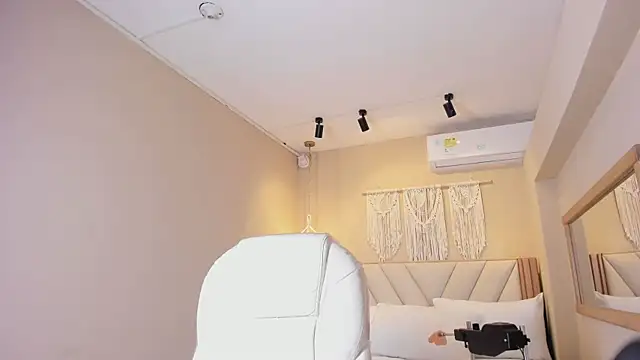 NahimiThompson online show from 06.08.26