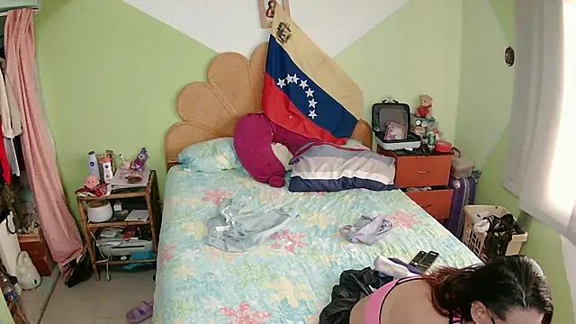 Snapshot of Destrukturada chatting on 02.19.26 Destrukturada online show from 02.19.26