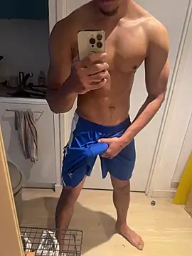 Snapshot of bigDickParis92 chatting on 10.23.25 bigDickParis92 online show from 10.23.25