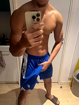 Snapshot of bigDickParis92 chatting on 10.26.25 bigDickParis92 online show from 10.26.25