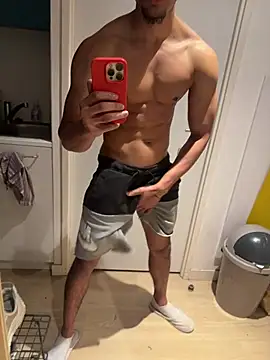 Snapshot of bigDickParis92 chatting on 04.04.26 bigDickParis92 online show from 04.04.26