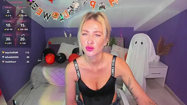 Snapshot of MadamMilly_ chatting on 11.01.25 MadamMilly online show from 11.01.25