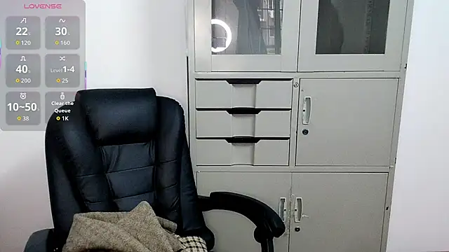 Ella-61 online show from 10.28.25