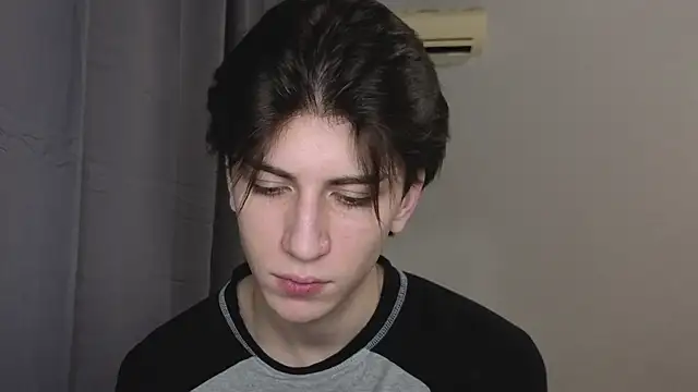 Oliver star boy  online show from 11.05.25