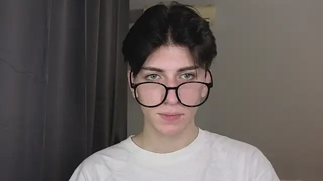 Oliver star boy  online show from 11.15.25