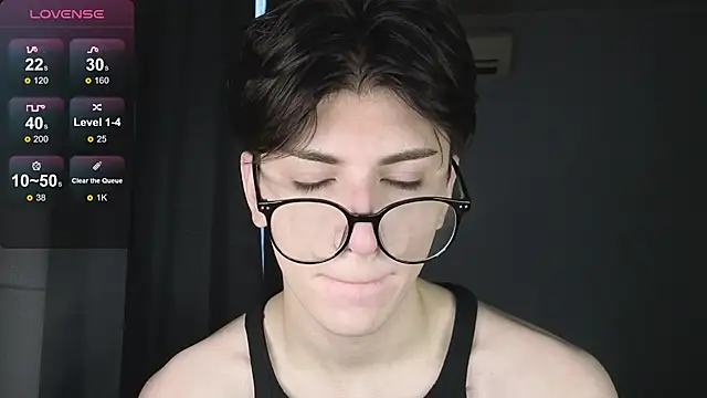 Oliver star boy  online show from 11.27.25