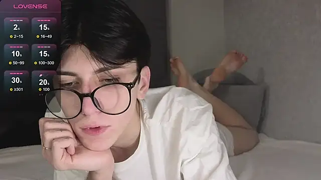 Oliver star boy  online show from 12.21.25