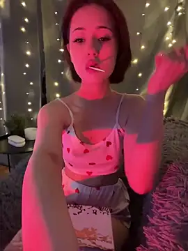 Snapshot of RimaLins chatting on 12.16.25 RimaLins online show from 12.16.25