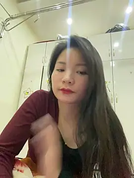 Bee Yellow00 online show from 01.15.26