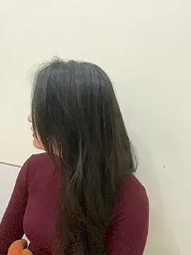 Bee Yellow00 online show from 02.11.26