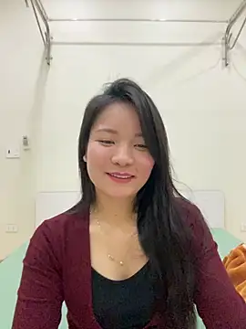 Bee Yellow00 online show from 02.25.26