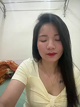 Bee Yellow00 online show from 04.15.26