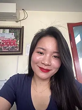 Bee Yellow00 online show from 04.20.26