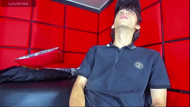 Snapshot of Khalid16_ chatting on 10.29.25 Khalid16  online show from 10.29.25