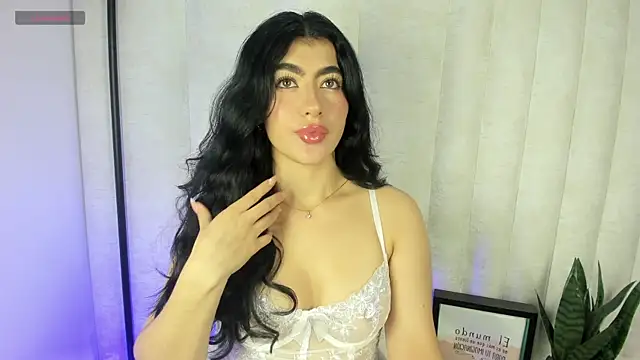 Snapshot of Emii_rous chatting on 11.10.25 Emii rous online show from 11.10.25