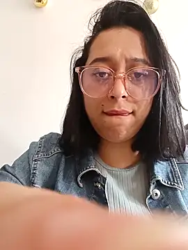 Caroline-17 online show from 11.21.25