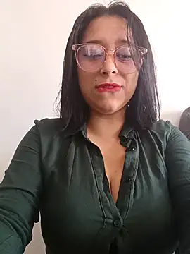 Caroline-17 online show from 11.22.25