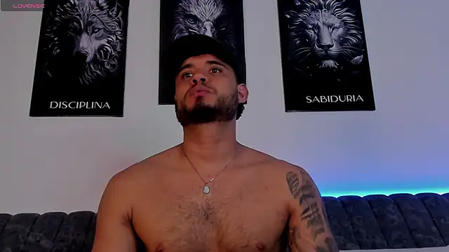Snapshot of AUSTINN_TORRES chatting on 05.28.26 AUSTINN TORRES online show from 05.28.26