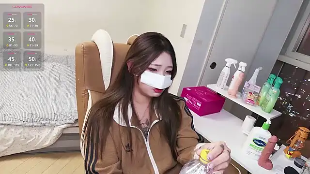 Milk Sola online show from 11.28.25