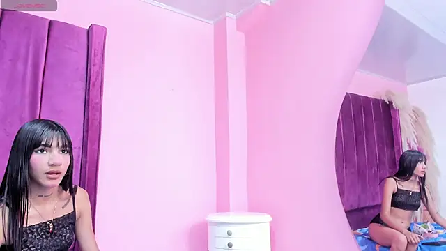 Snapshot of foxyhillx chatting on 12.15.25 foxyhillx online show from 12.15.25