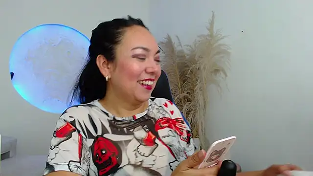 Snapshot of Yadis_hot chatting on 10.31.25 Yadis hot online show from 10.31.25