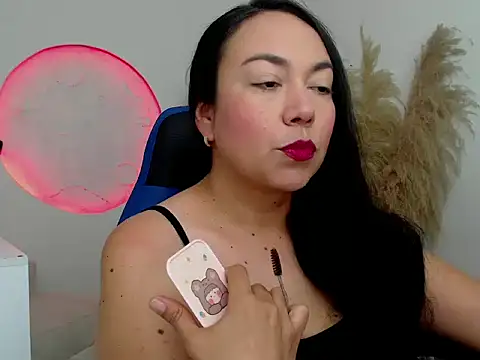 Yadis hot online show from 11.10.25