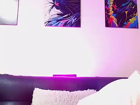 Caroline Jons online show from 11.12.25