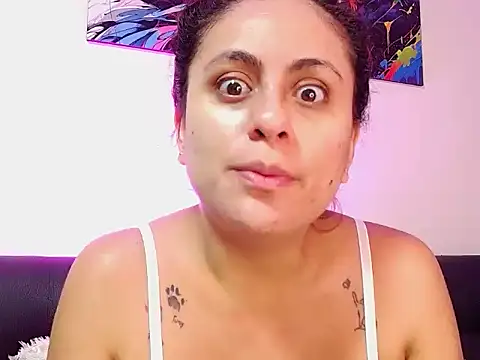 Caroline Jons online show from 11.15.25