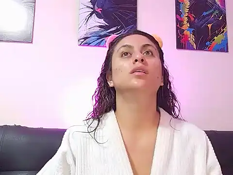 Caroline Jons online show from 11.19.25