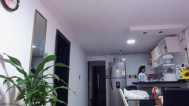 Caroline Jons online show from 12.18.25